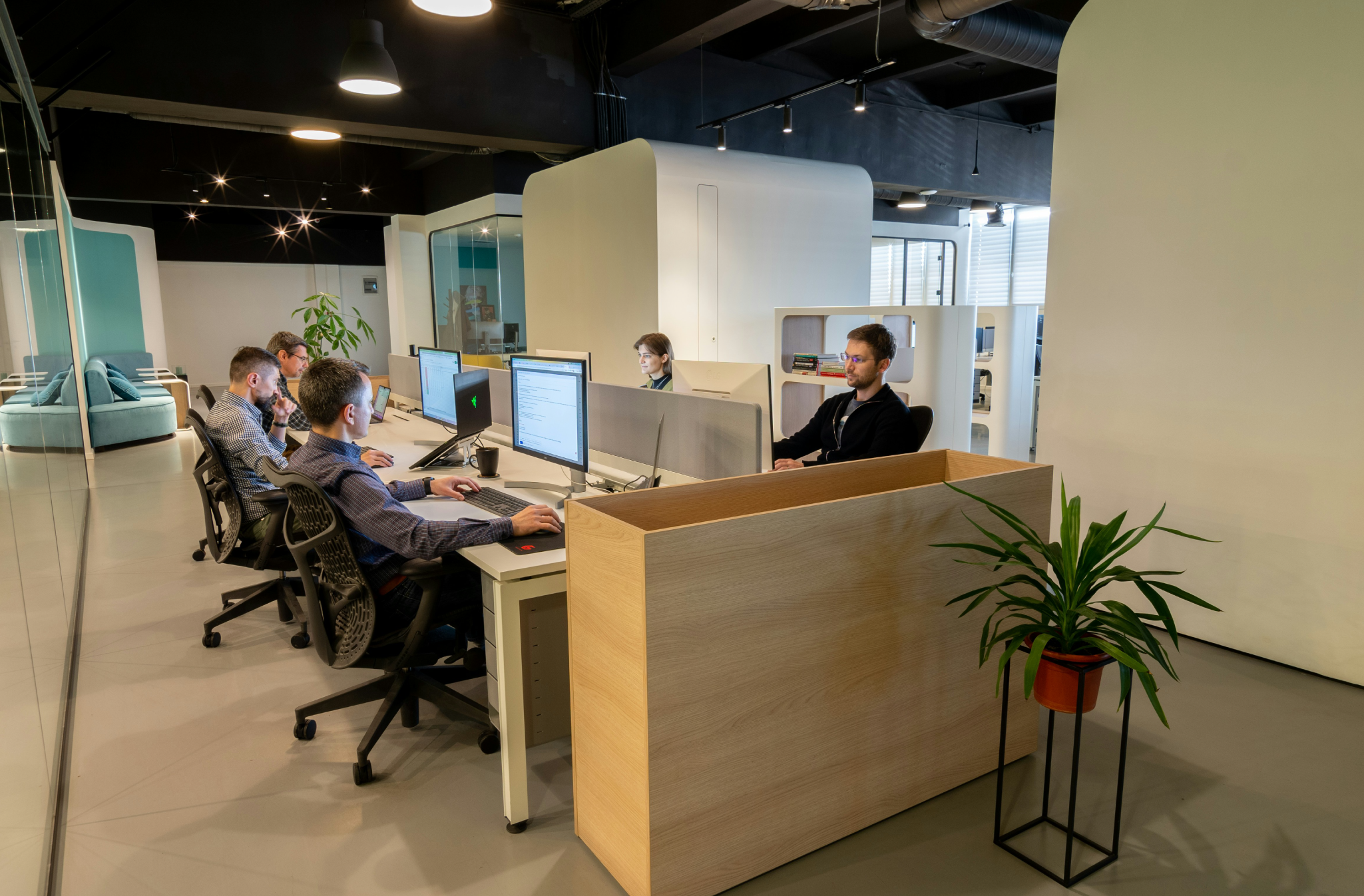 Capital humano e crescimento: o papel estratégico do trabalho presencial